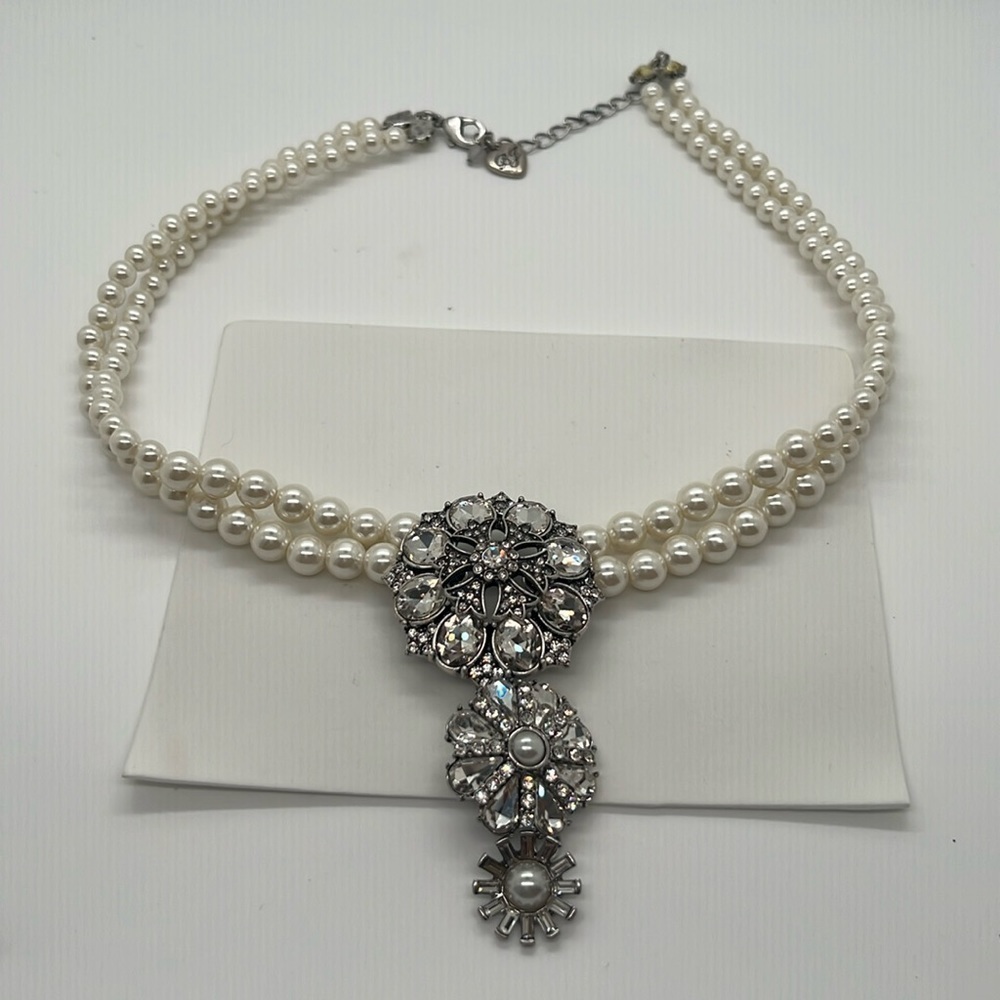 Betsy Johnson something new pearl and rhinestone crystal necklace
